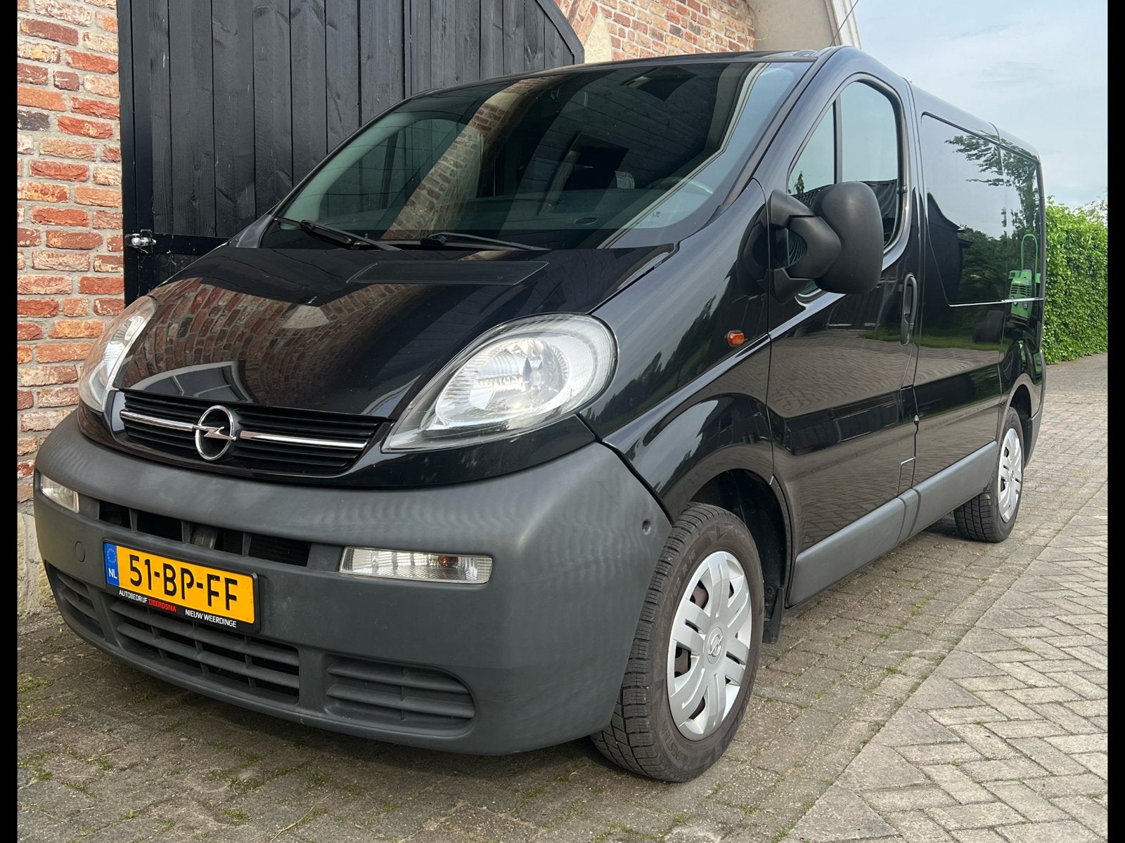 Opel Vivaro 1.9 DI 2.7T L1h1 2004 rolstoelbus nieuwe apk, Auto's, Voorwielaandrijving, Stof, 4 cilinders, Metallic lak
