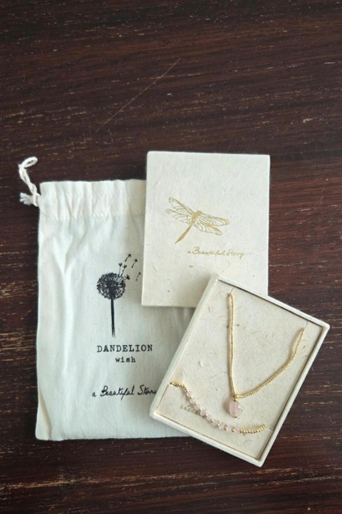 A beautiful story ketting en armband met rozenkwarts, Ophalen of Verzenden, Nieuw, Roze, Steen of Mineraal
