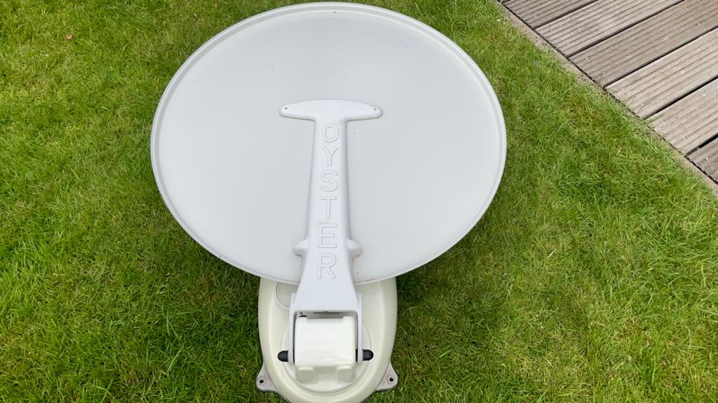 Oyster vision 85 televisieschotel, Ophalen, Zo goed als nieuw, (Schotel)antenne, Overige merken