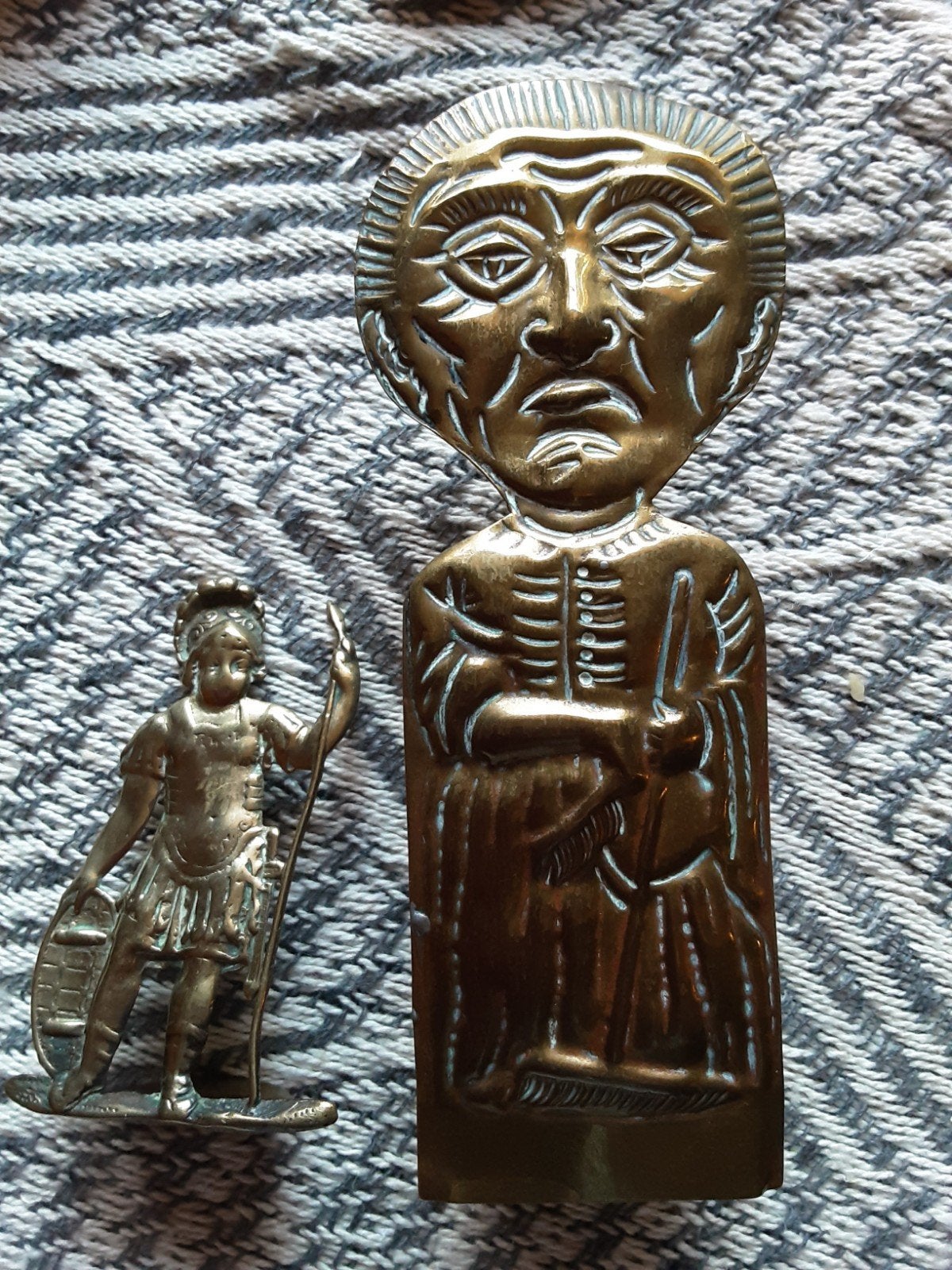 Vintage messing beeldjes: Man met baard en Romeinse soldaat, Verzenden