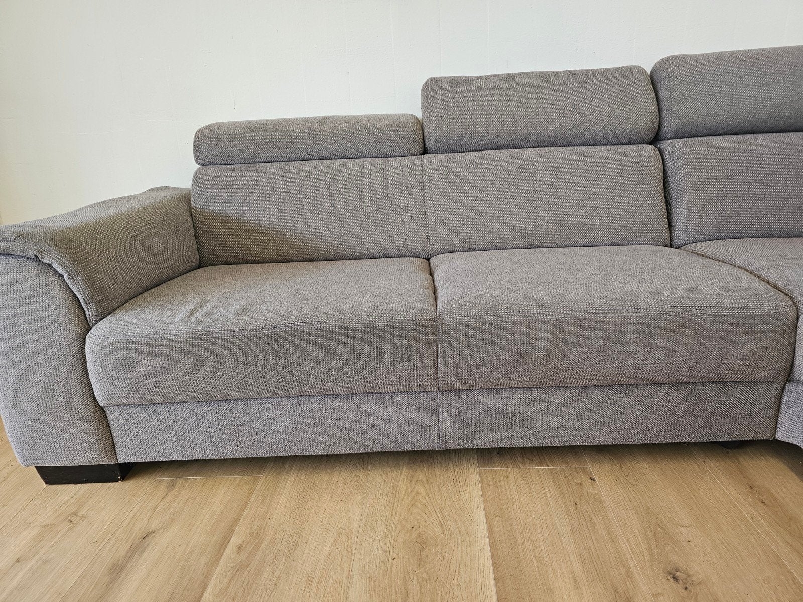 Hoekbank  - Met verstelbare Hoofdleuningen, 125 cm of meer, 125 cm of meer, Zo goed als nieuw, Info@homefriesland.nl