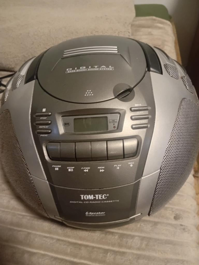Tom-Tec "Digital CD Radio Cassette" boombox, Ophalen