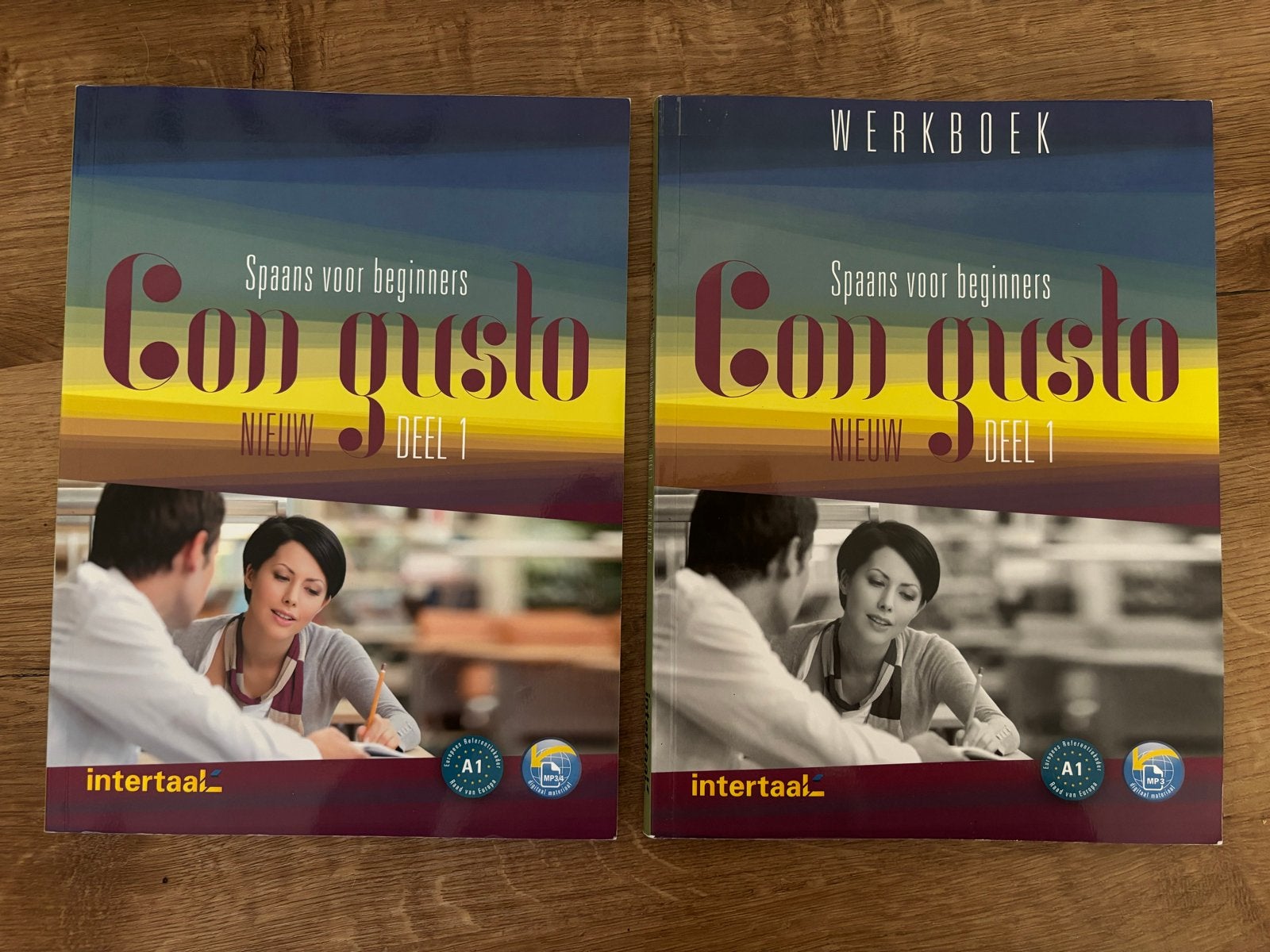 Con Gusto Nieuw Deel 1 - boek+werkboek, Boeken, Ophalen of Verzenden, Zo goed als nieuw, Non-fictie