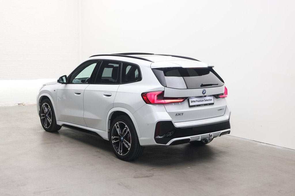 BMW iX1 eDrive20 High Executive M Sport / Trekhaak / Panoram, Auto's, BMW, Gebruikt, Met garantie (alle), 24 min, Wit