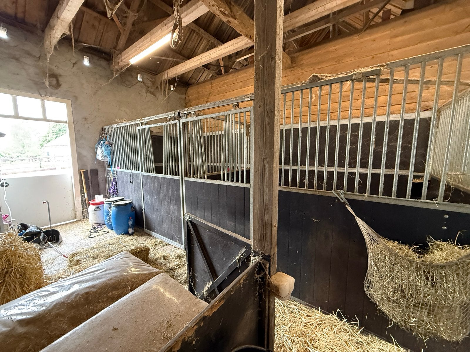 2 complete paardenstallen, Dieren en Toebehoren, Stalling, 2 of 3 paarden of pony's