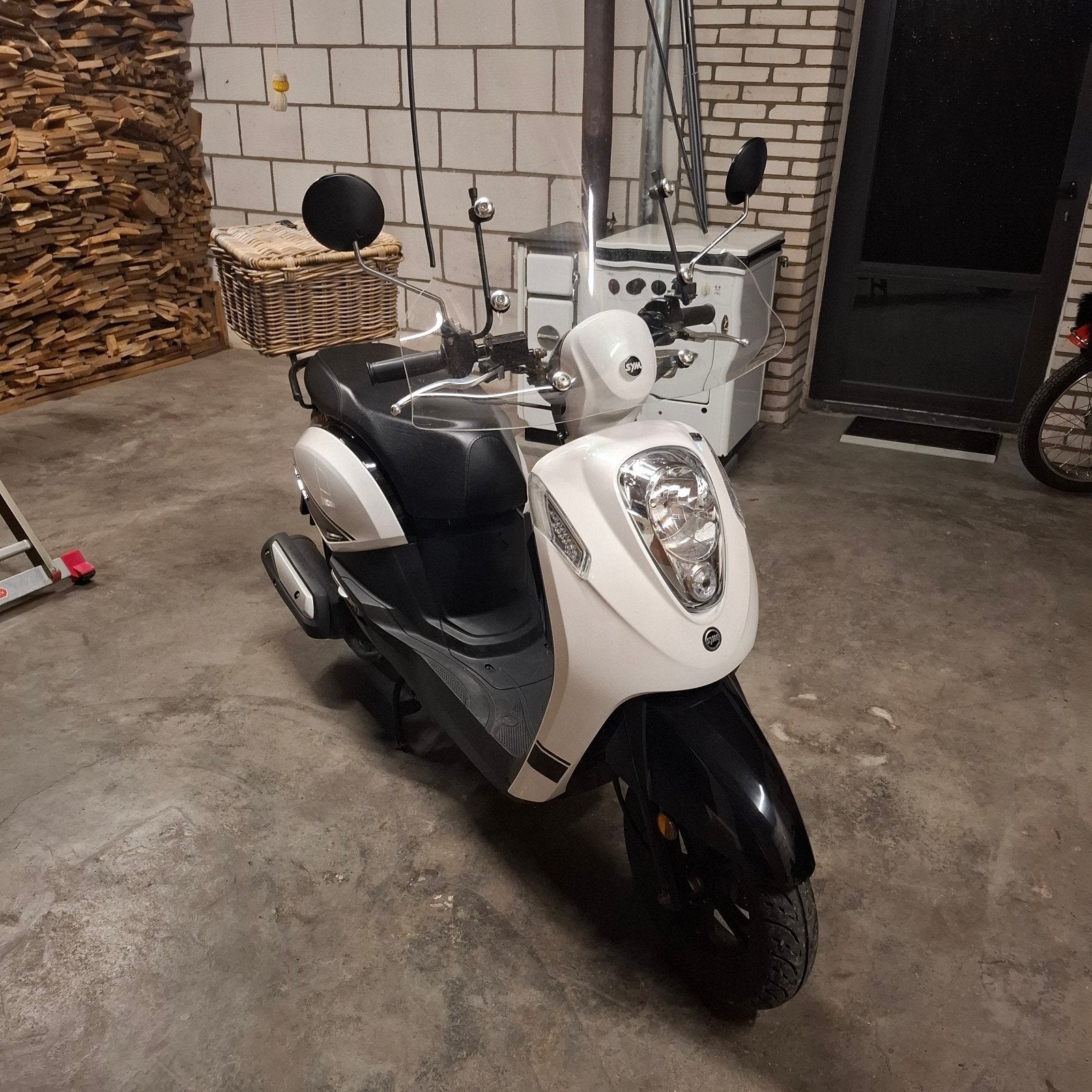 Sym Mio 2020 bromscooter 5700KM met scherm en mand., Ophalen, Zo goed als nieuw, Benzine, Mio