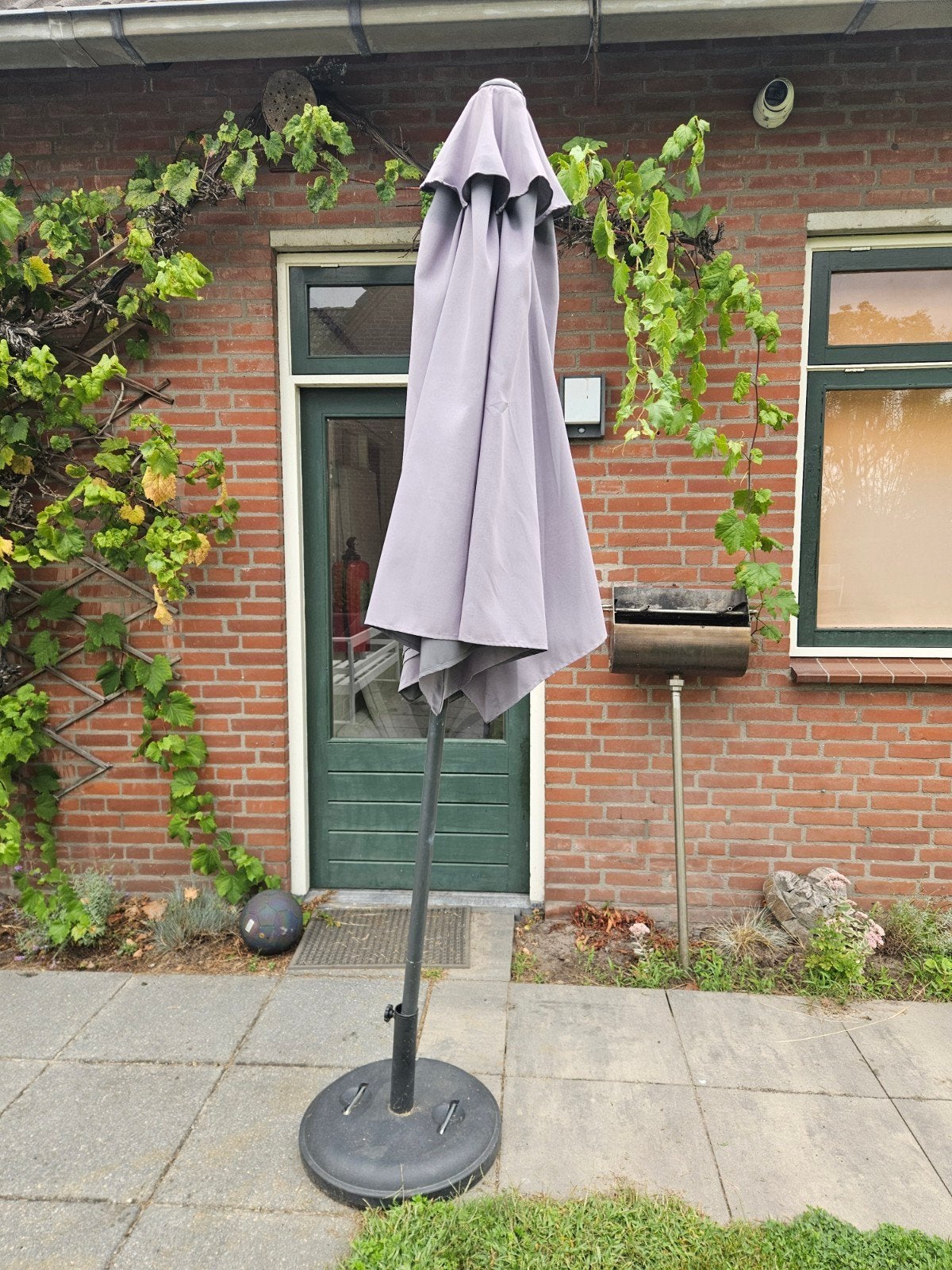 Parasol met stevige voet, Ophalen of Verzenden