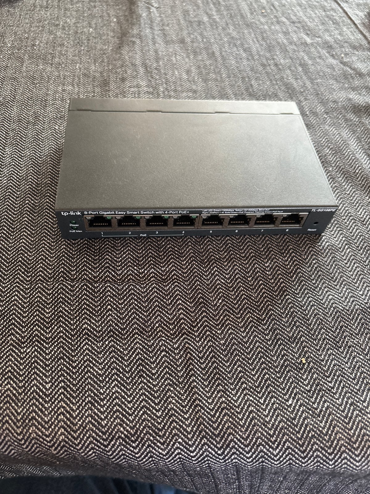 TP-Link 8-Poort Gigabit Easy Smart Switch met 4 PoE+ Poorten, Computers en Software, Netwerk switches, Ophalen of Verzenden, Zo goed als nieuw