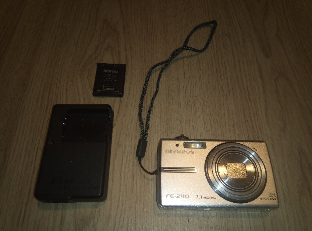 Olympus FE-240, zilver, Gebruikt, Accu, Olympus, Compactcamera