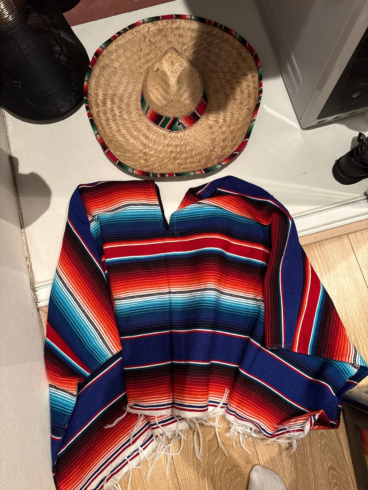 Mexicaanse Poncho en Sombrero - Feestkostuum, Ophalen of Verzenden, Zo goed als nieuw, Kostuum, Carnaval