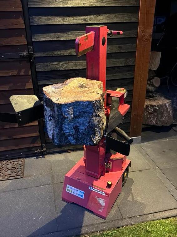 Keurige staande houtklover, kloofmachine, klover 8 ton., Tuin en Terras, Kloofmachines, Ophalen of Verzenden, Gebruikt, Elektrisch