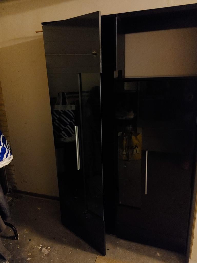 2x zwarte hoogglans vitrine kasten, Ophalen, 50 tot 100 cm, Modern, 150 tot 200 cm