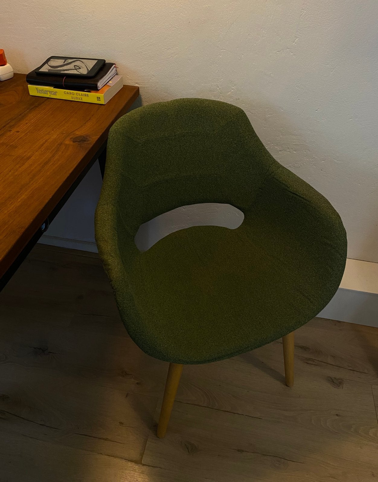DYYK groene stoffen tafel/zit stoel, Huis en Inrichting, Ophalen, Overige kleuren, Zo goed als nieuw, Hout