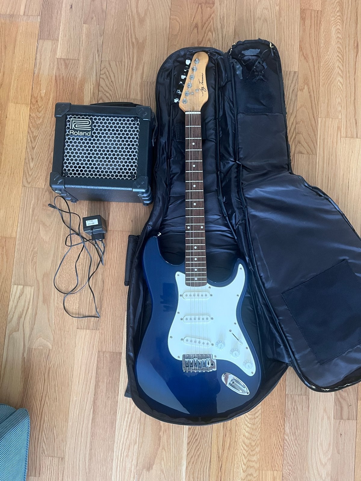 Jay Turser elektrische gitaar met Roland Micro Cube versterk, Gebruikt, Met versterker, Solid body, Ophalen