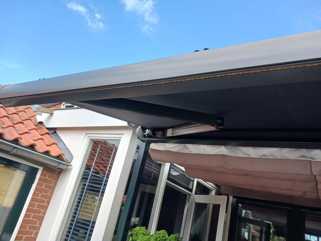 Cassette Zonnescherm elektrisch antraciet 3m breed, Tuin en Terras, Zonneschermen, Ophalen, Elektrisch, Zo goed als nieuw, 150 tot 300 cm