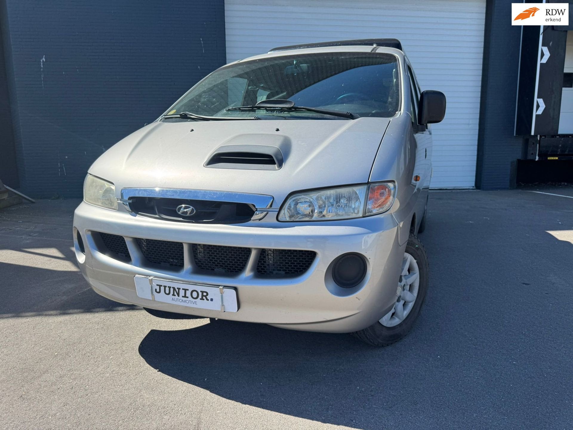 Hyundai H-1 H200 2.5 TDI LUCKYCAMPOMBOUW/GEELKENTEKEN/CAMPER, FLEVOLAND 9
1948RH  Beverwijk, NL, LUCKYCAMP, Bedrijf, Elektrische ramen