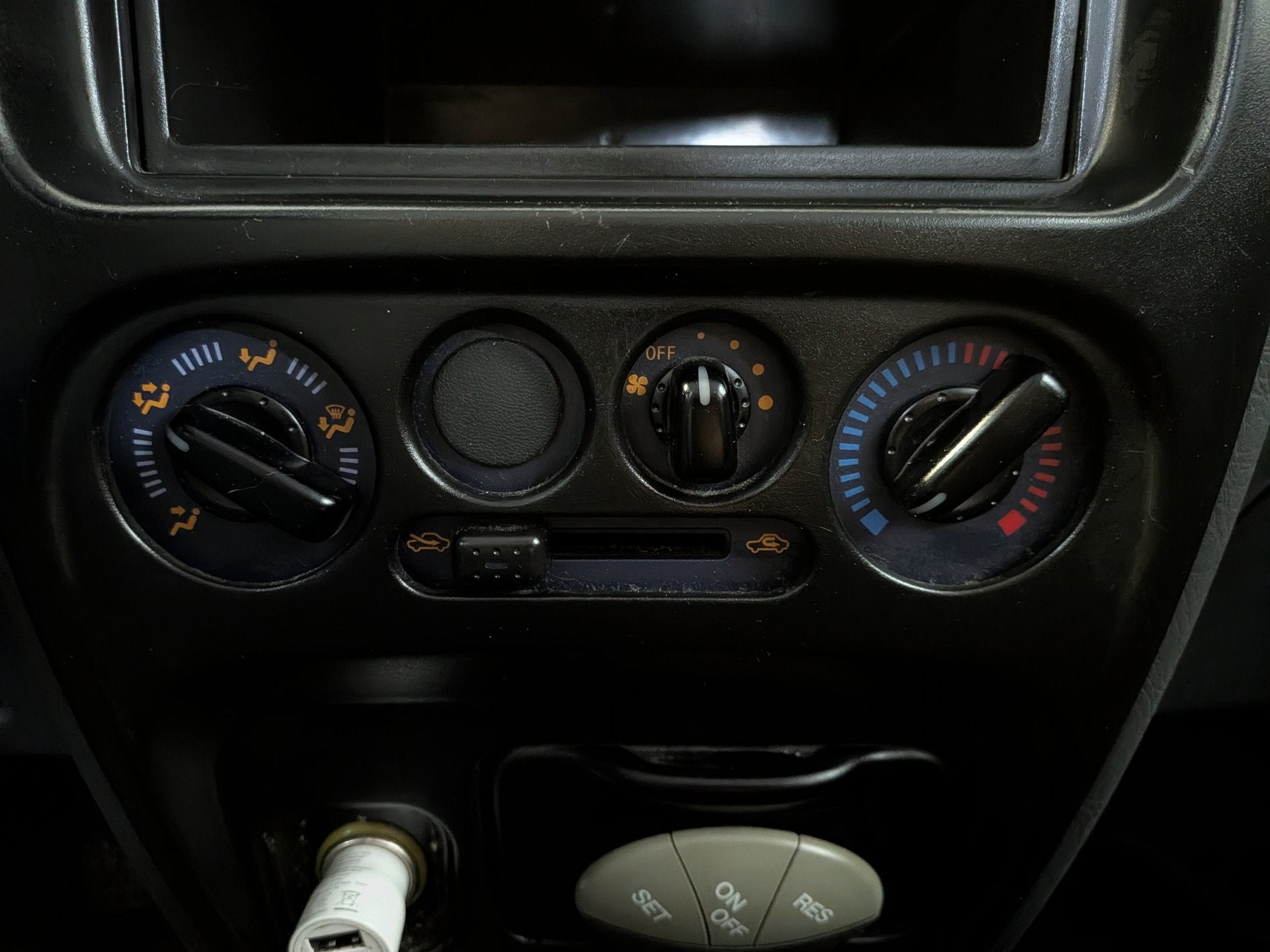 Daihatsu YRV 1.3-16V VTi Trekhaak, Stuurbekrachtiging, foto 11