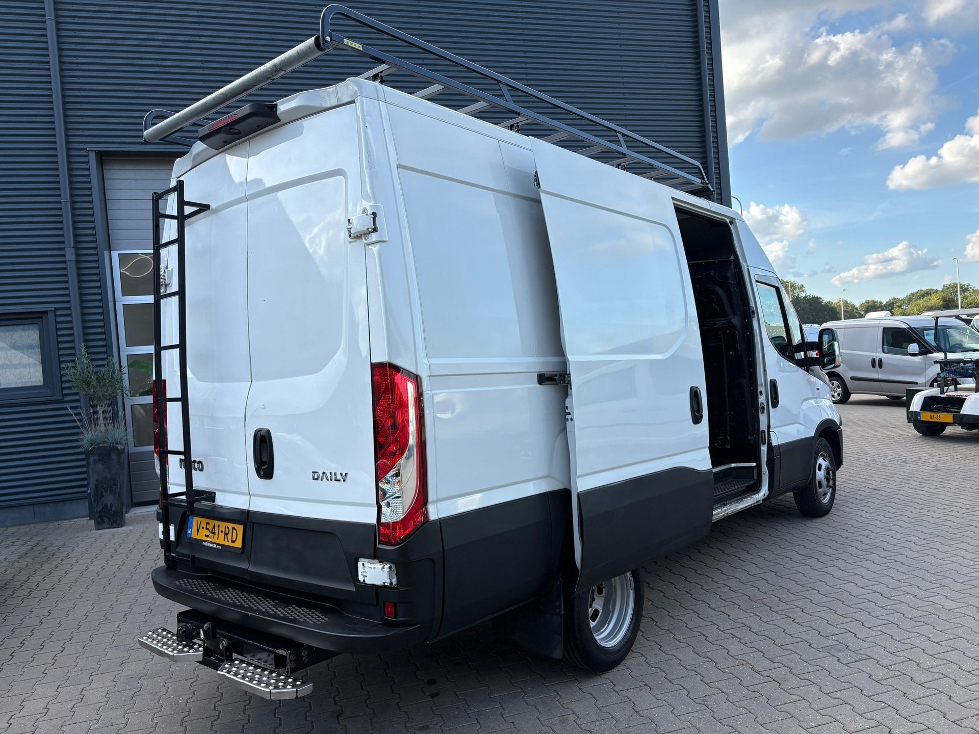 Iveco Daily 2.3 D Airco Dubbel Lucht, Auto's, 127 pk, Euro 5, Gebruikt, Zwart