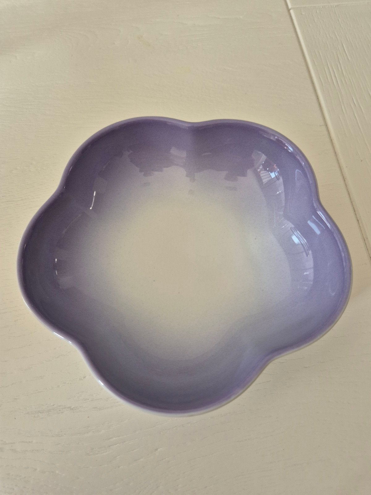 Le Creuset Bloemvormige Schaal - Powder Purple 16cm, Overige merken, Nieuw, Ophalen of Verzenden, Schaal of Schalen