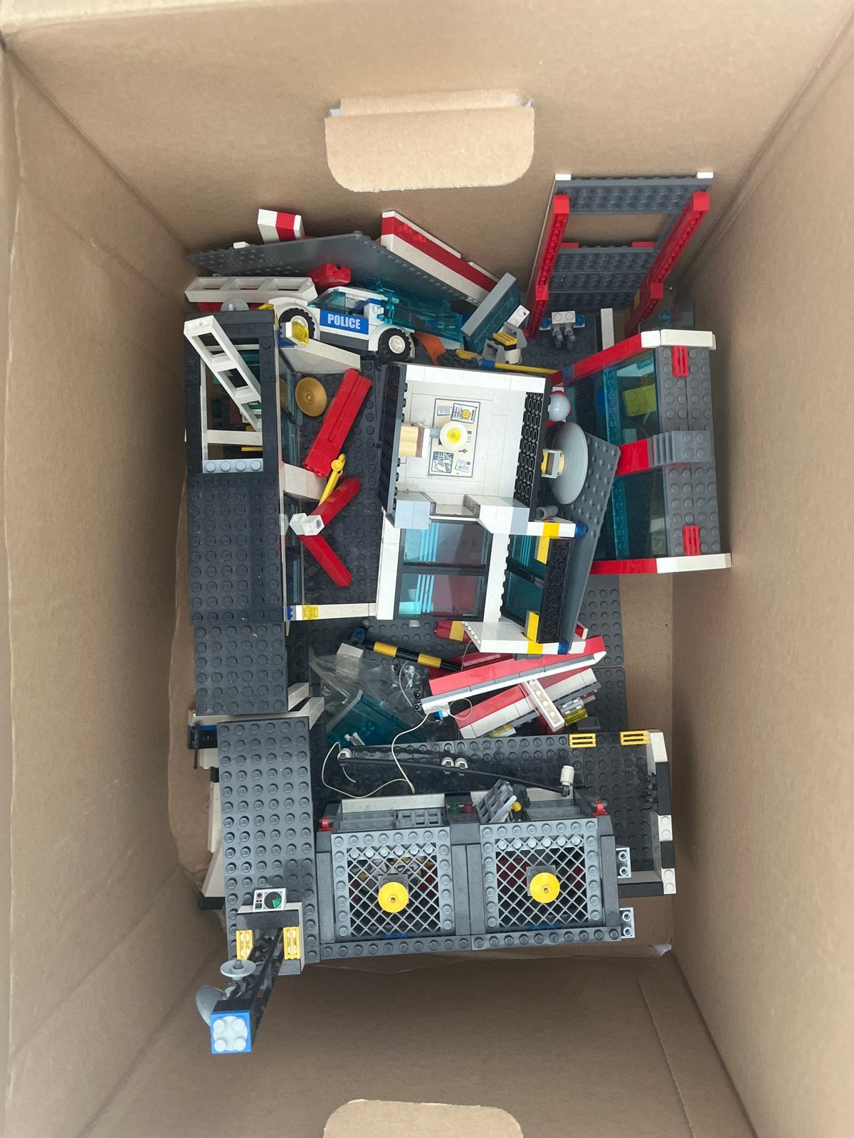LEGO Politiebureau met auto - Grote set, Ophalen of Verzenden, Gebruikt