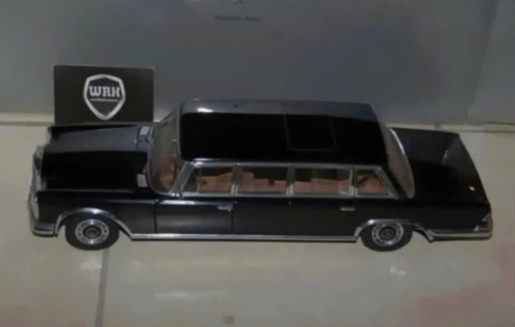 1:18 MERCEDES 600 PULLMAN black Autoart dealer see info WRH, Verzenden, Zo goed als nieuw, Auto, Autoart