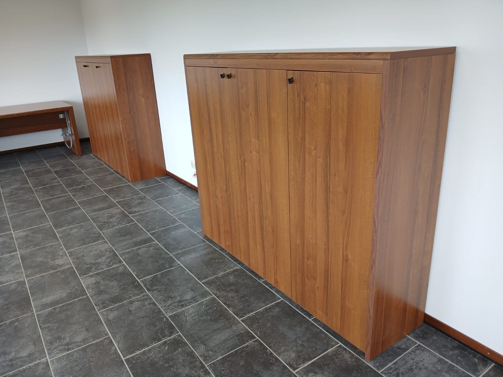 Zware kersenkleur kast met meerdere planken, Ophalen, Gebruikt
