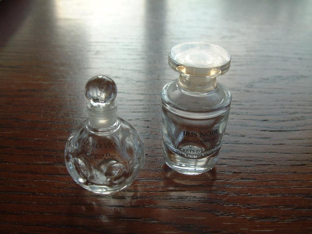 2 parfumflesjes leeg dolce Vita Christian Dior/ Iris Noir, Ophalen of Verzenden, Gebruikt, Parfumfles