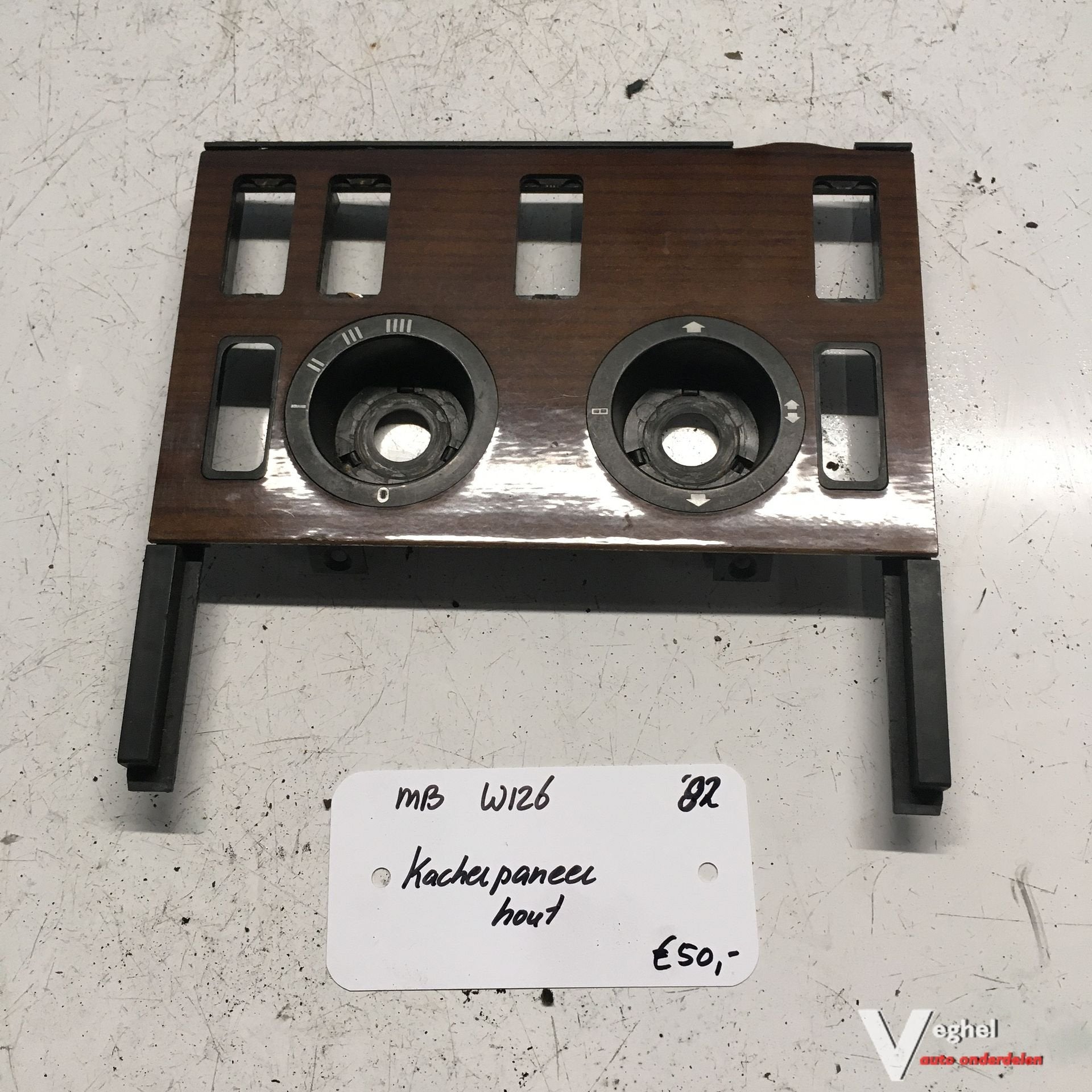 Mercedes W126 1982  Houten Paneel rond het  Kachelpaneel 126
