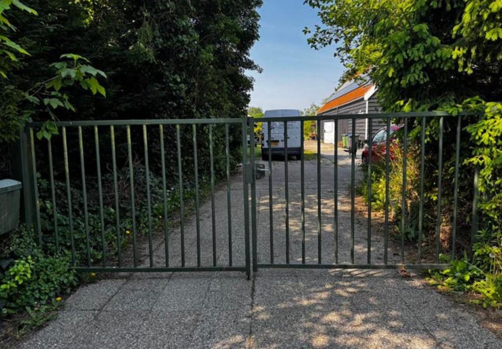 Dubbelle poort 4 x 1.50, Ophalen of Verzenden, Zo goed als nieuw, IJzer
