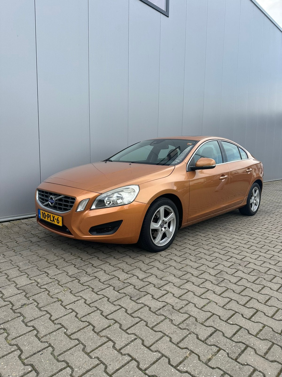 Volvo S60 1.6 T4 Powershift *Nap*zeer netjes* Onderhouden*, 1596 cc, 179 pk, S60, 1600 kg