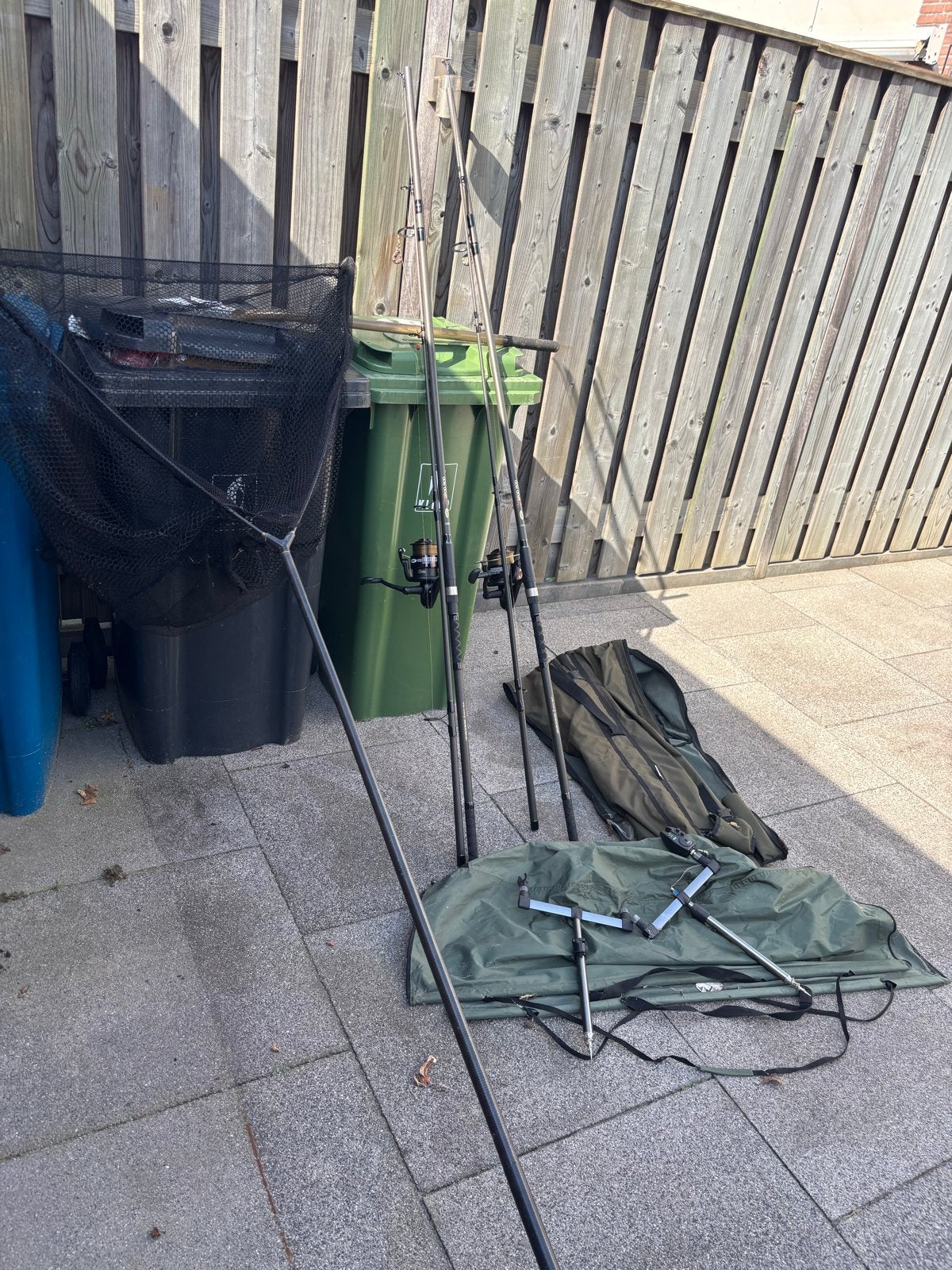 Complete visuitrusting: 2 hengels, molens, net en foudraal, Watersport en Boten, Hengelsport | Algemeen, Ophalen of Verzenden