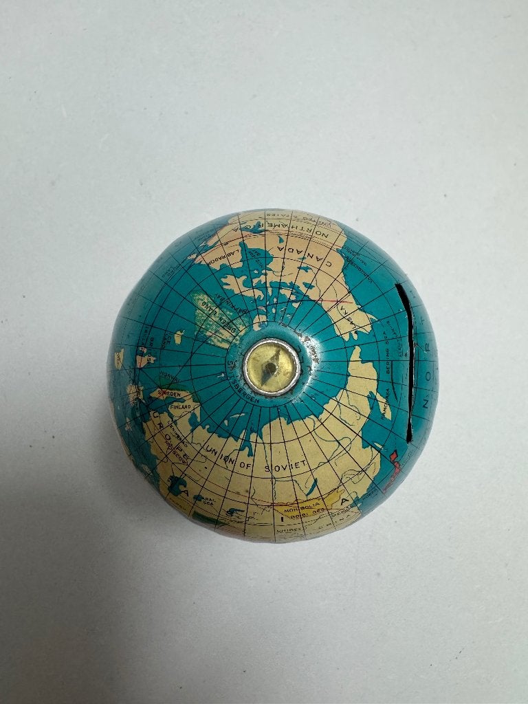 Bijzondere vintage “Bank of the World” wereldbol-spaarpot, Ophalen of Verzenden, Gebruikt, Metaal of Blik, Overige thema's