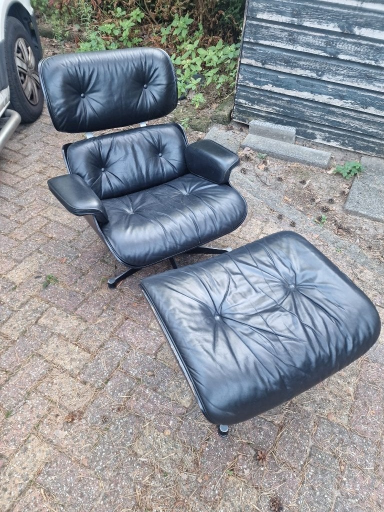 Vitra Charles Eames Lounge Chair with Ottoman, Hout, Gebruikt, 100 tot 125 cm, Ophalen of Verzenden