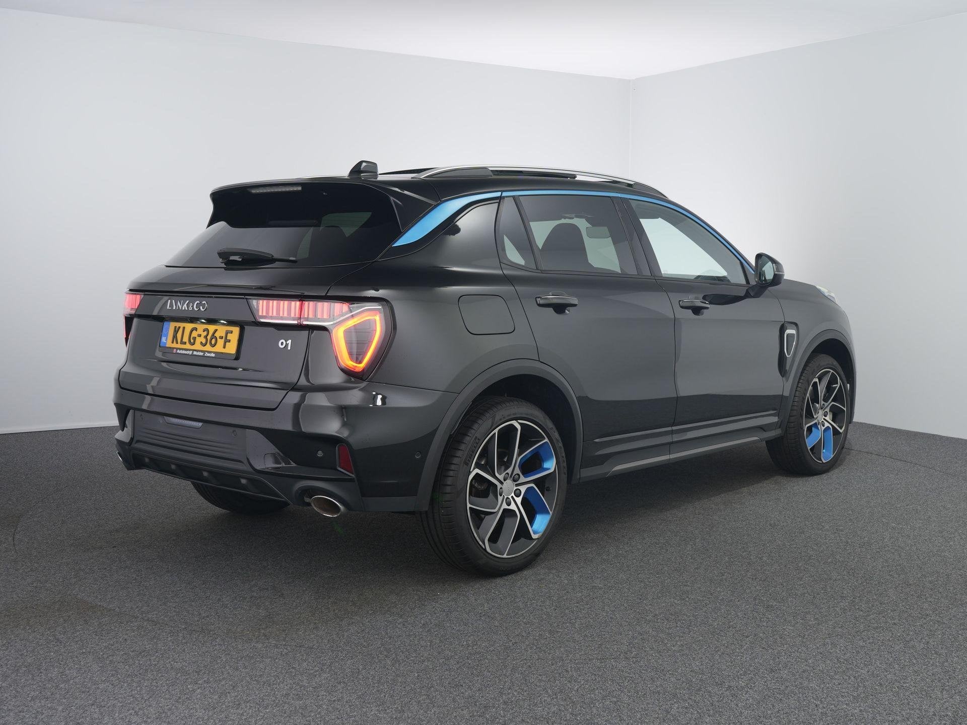 Lynk & Co 01 1.5 | Zwarte hemel | 360 camera | ACC | Pano |, Auto's, Stof, Euro 6, Zwart, Plug-in hybride