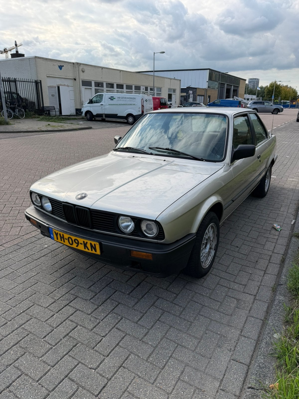 Foto 3 van BMW E30 1990 | NAP | APK 2028 | UNIEK EXEMPLAAR