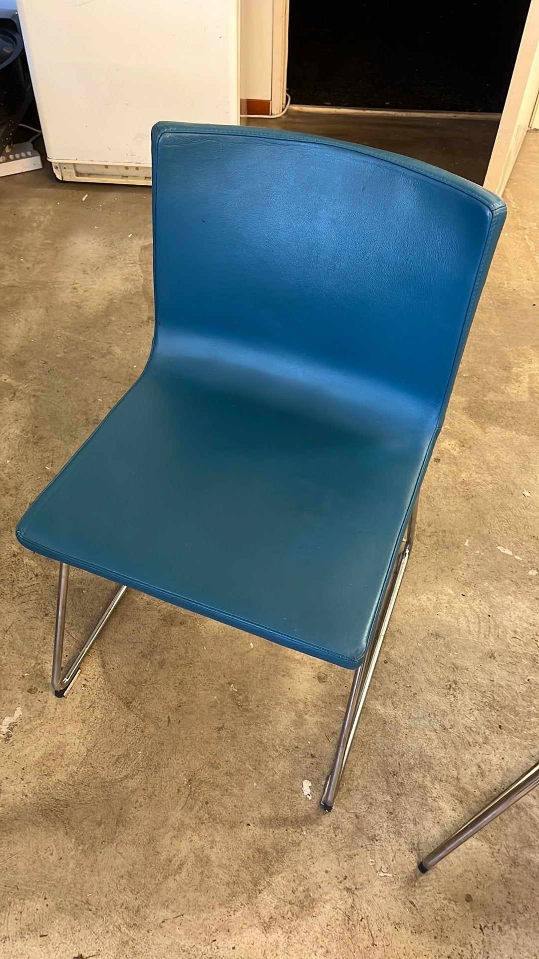 Stoel ikea leer met slijtage, Huis en Inrichting, Stoelen, Ophalen of Verzenden, Zo goed als nieuw, Leer, Eén