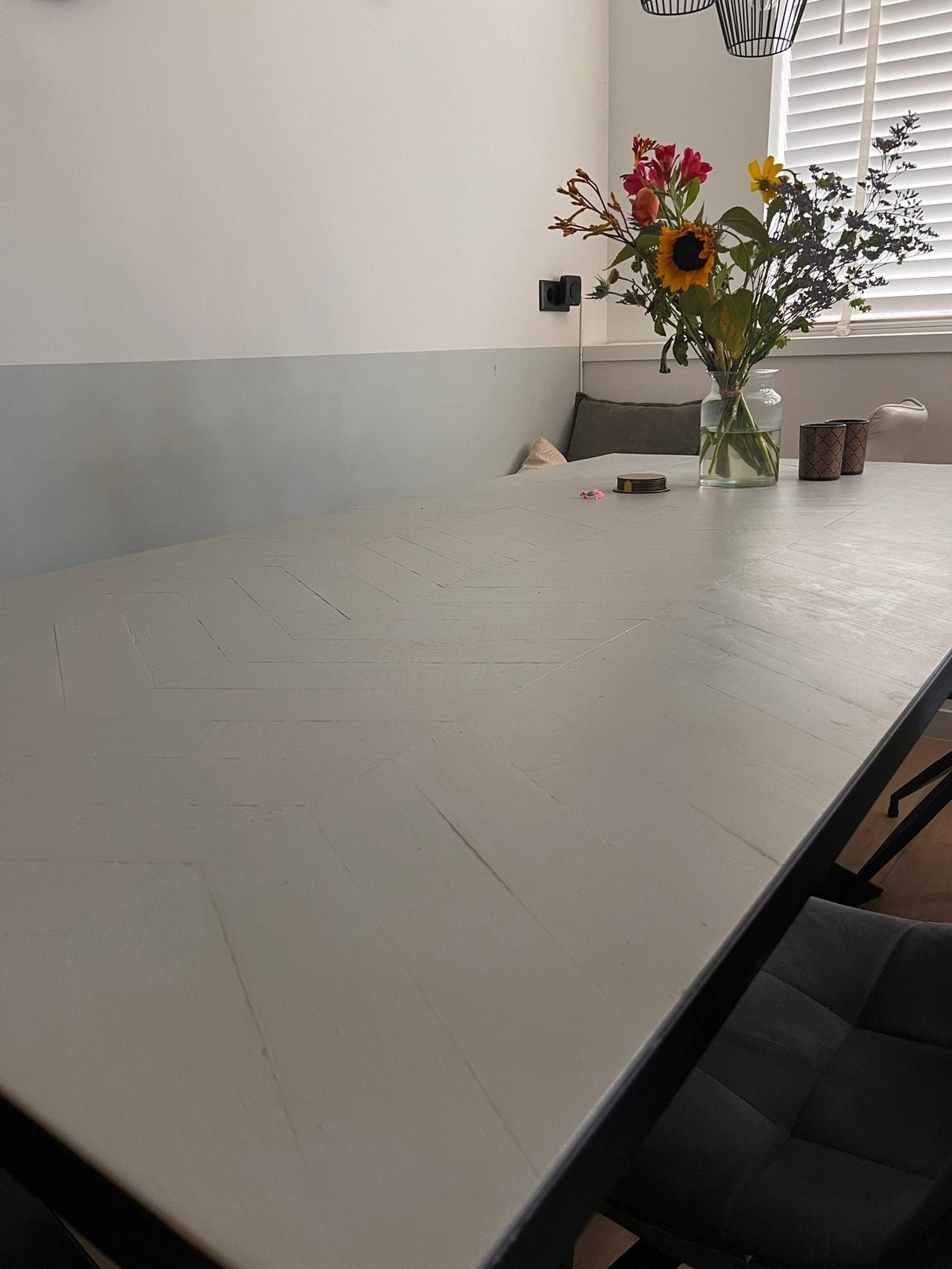 Eiken houten tafel visgraat op zwart stalen frame, Ophalen, Eikenhout, 200 cm of meer, 50 tot 100 cm