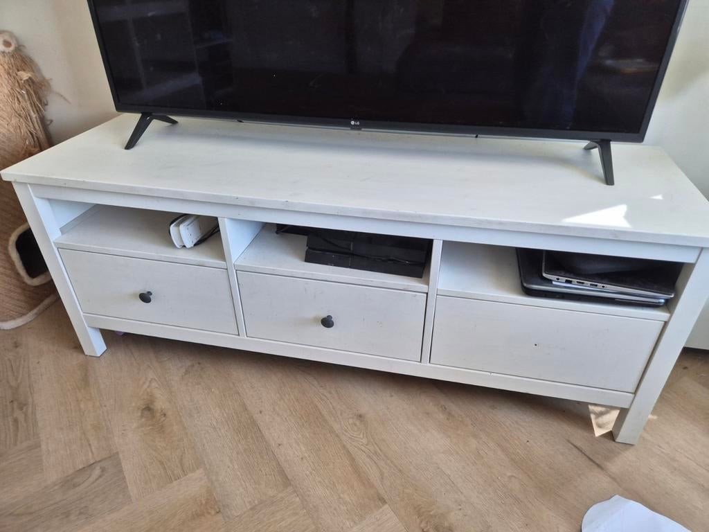 IKEA Hemnes TV-meubel met lichte deukjes, Ophalen, Gebruikt, 100 tot 150 cm, Minder dan 100 cm