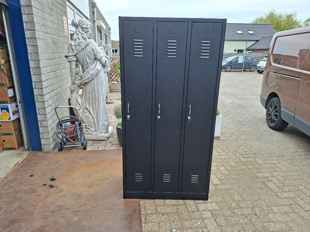 vintage metalen kast met 3 deuren, Huis en Inrichting, Ophalen, Zo goed als nieuw