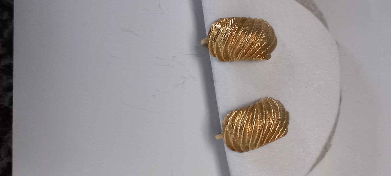 Vintage Trifari Oorbellen - Gouden Schelp Design, Sieraden, Tassen en Uiterlijk, Overige materialen, Ophalen of Verzenden, Zo goed als nieuw