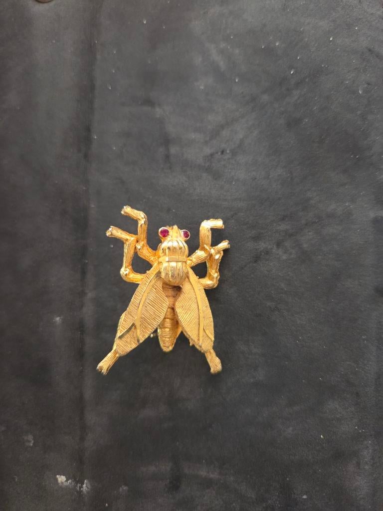 Vintage Goudkleurige Vlieg Broche met Rode Ogen, Overige materialen, 4 tot 7 cm, Gebruikt, Ophalen of Verzenden