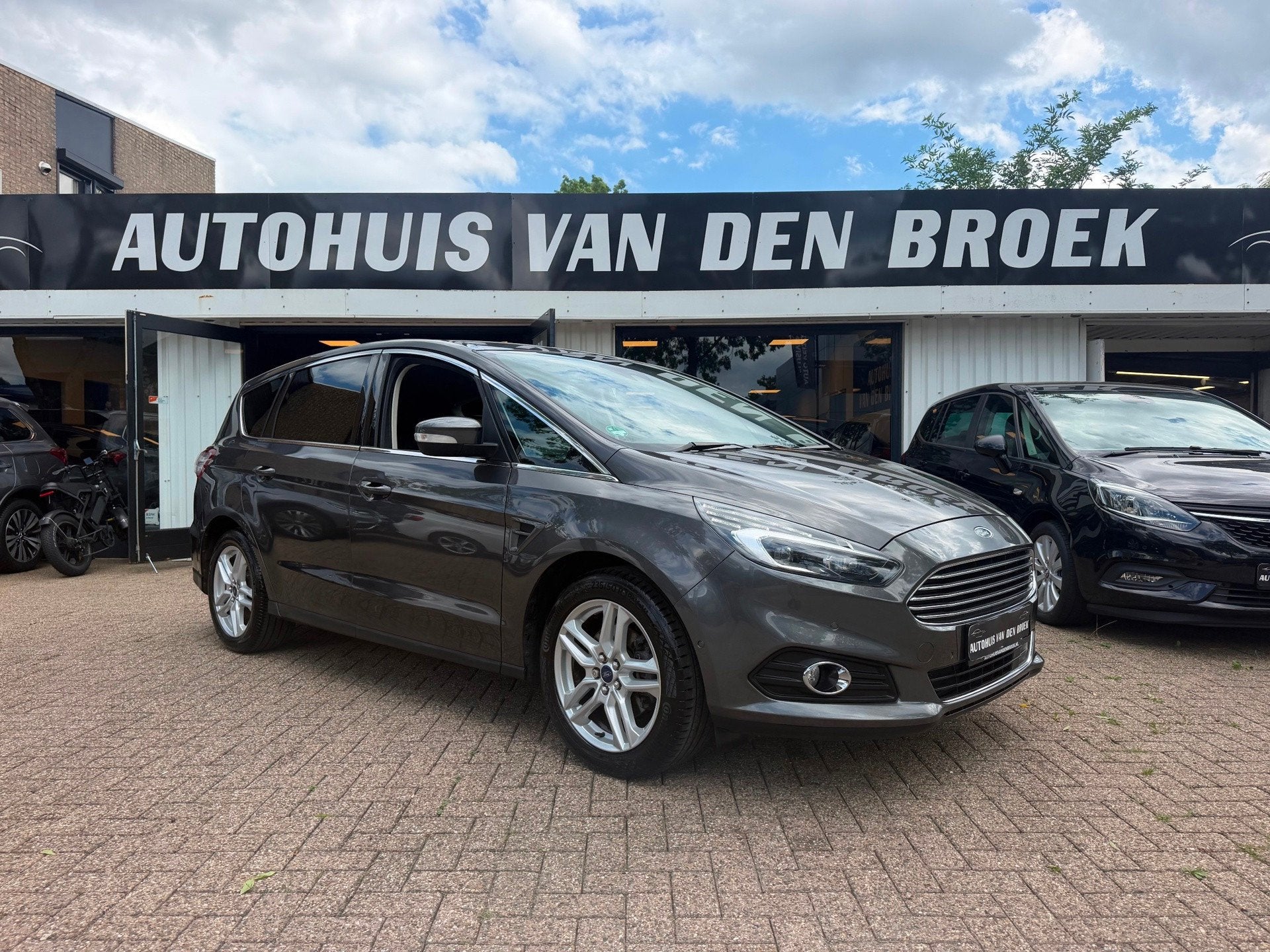 Ford S-Max 1.5 Titanium 7Pers|Xenon|Navi|Cruise|Camera|Carpl, Auto's, Ford, Voorwielaandrijving, 4 cilinders, 7 stoelen, Origineel Nederlands
