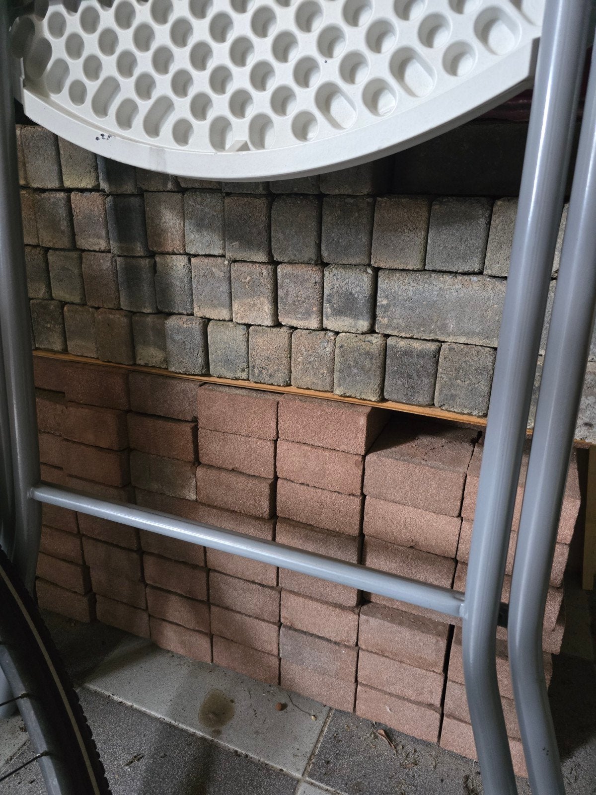 Klinkers en Terrastegels - grijs en roodbruin, Tuin en Terras, Tegels en Klinkers, Ophalen, Gebruikt, Klinkers, 10 m² of meer