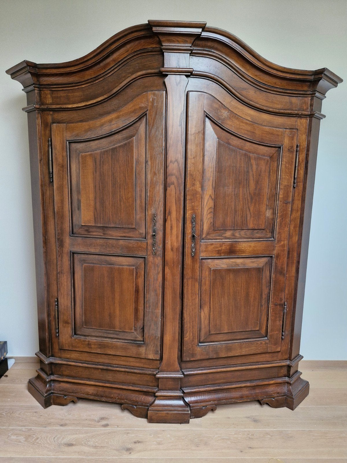 antieke kast in barok stijl, Ophalen