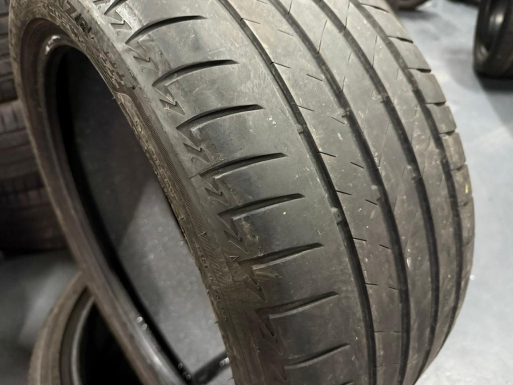 2x 285 35 20 104Y XL MO-S bridgestone Turanza T005 5,5 MM, Auto-onderdelen, Banden en Velgen, Gebruikt, 285 mm, Ophalen of Verzenden