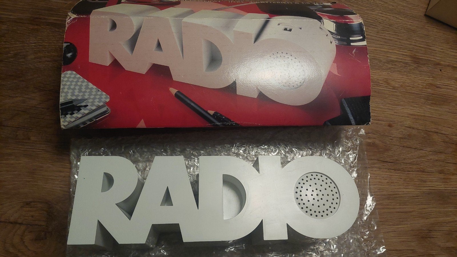 Vintage isis radio in lettervorm retro letter radio jaren 80, Ophalen of Verzenden, Nieuw, Radio