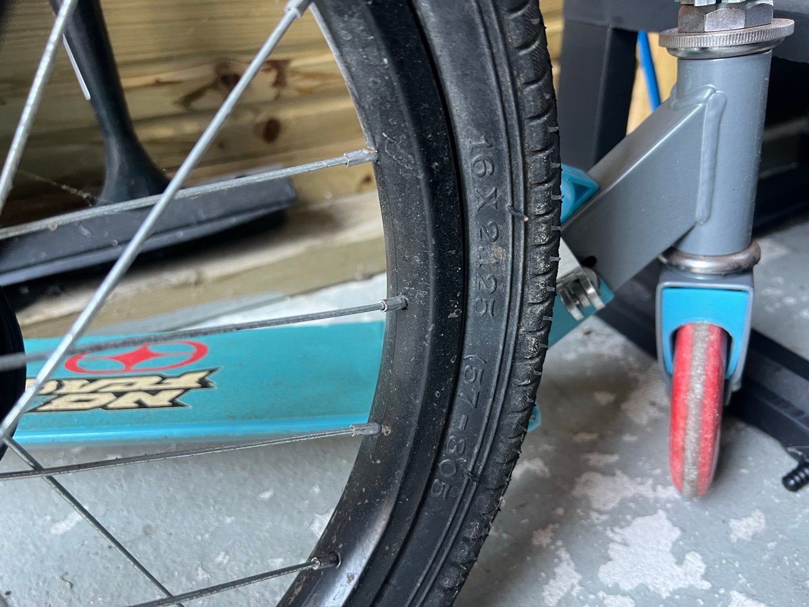 Gratis kinderfiets, banden lek, Ophalen, Gebruikt, 16 tot 20 inch