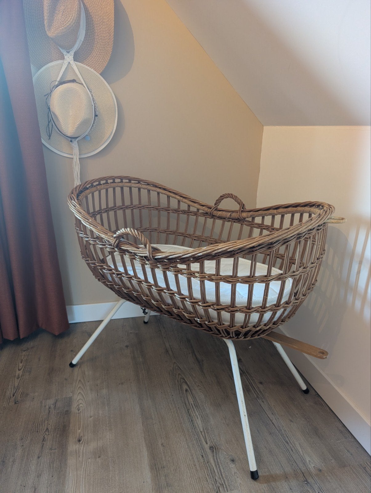 Vintage rieten wieg met nieuw matrasje, Kinderen en Baby's, Babywiegjes en Ledikanten, Ophalen, Wieg