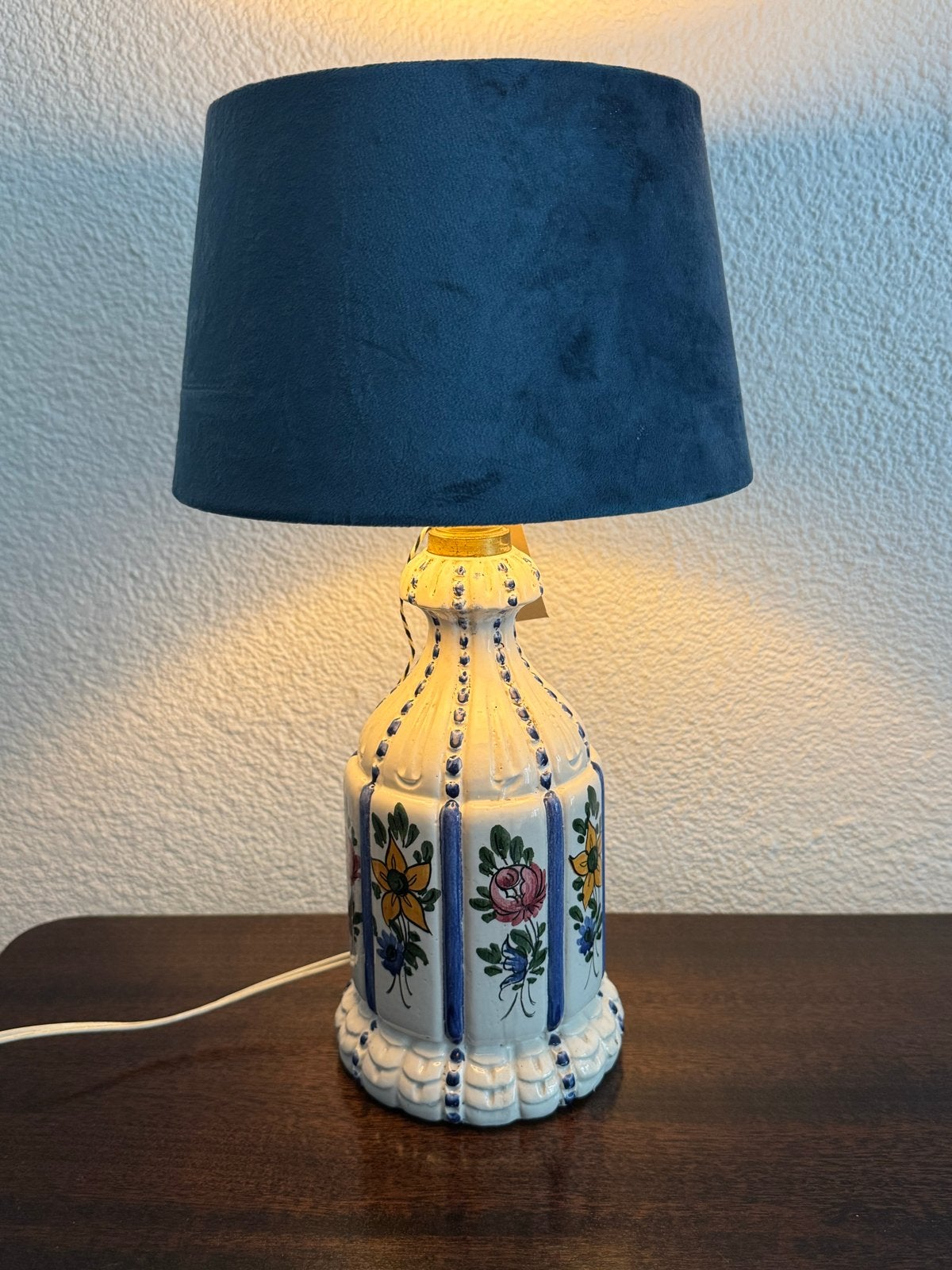 Vintage Aardewerk Tafellamp met Bloemen en Blauwe Kap, Ophalen of Verzenden