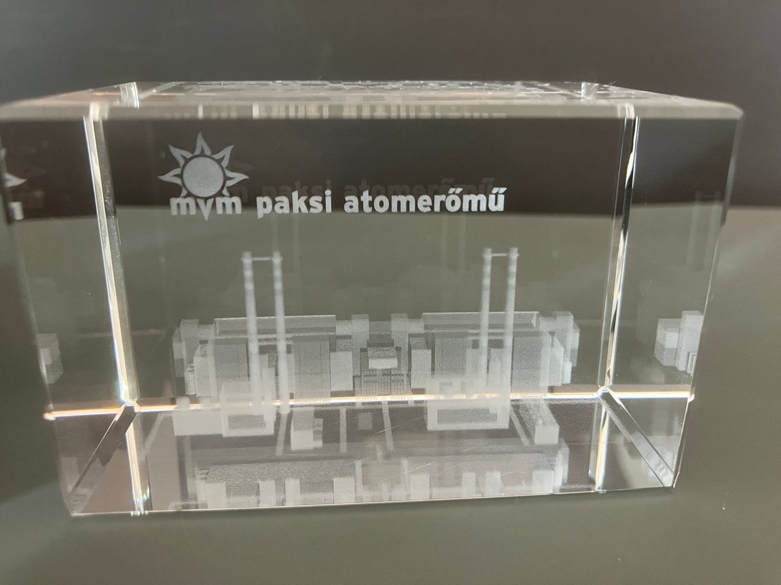 Uniek 3D Glasobject Kerncentrale Paks (MVM), Verzamelen, Ophalen of Verzenden, Overige soorten, Duitsland, Miniatuur of Beeldje